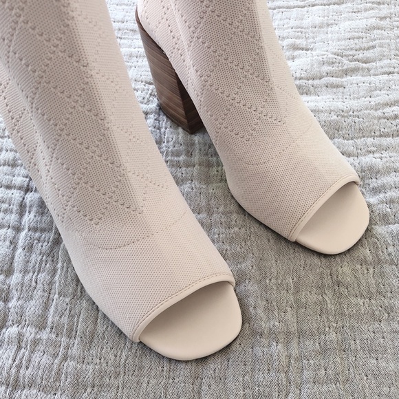 🆕 NIB Kelsie Dagger Brooklyn Knit Peep Toe Bootie - Picture 3 of 5